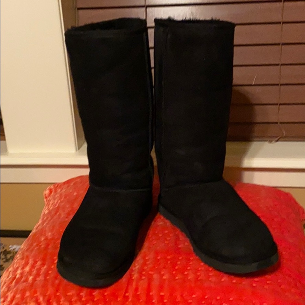 UGG Classic Tall Boots - Picture 4 of 6